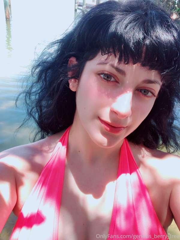 A pic from the beach I never did post.
Just so y’all know my..