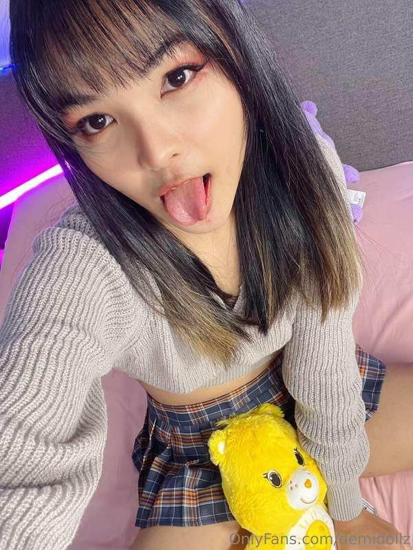 Tip me 10 to get some exclusive pics that will get you hard ..