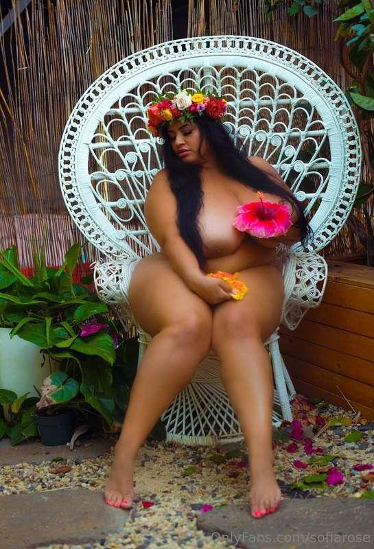 Vibing with the beauty of nature, while giving you a glimpse..