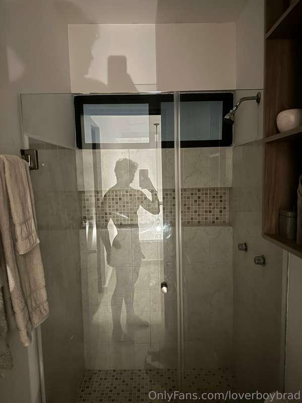 :) answering back all DMs tonight I’m away right now and was..