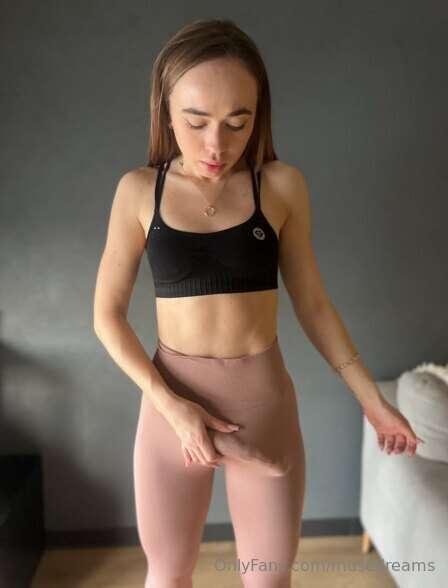 🔥 STOP SCROLLING🔥Your sweet girl with dirty thoughts!@eva_vv..