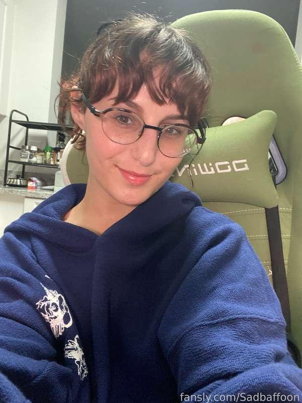 getting on stream! come keep me company 😚