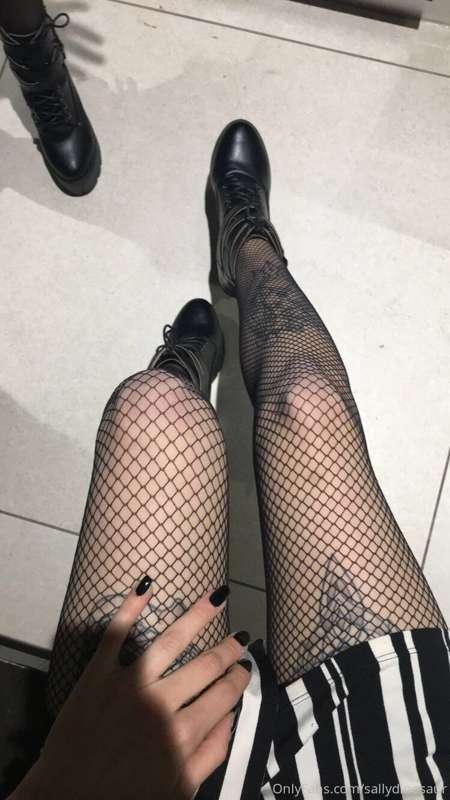 fishnet’ over anything 😻🖤
u like fishnets?