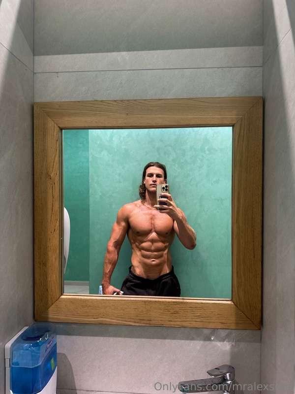 Happy Saturday guys! Go lift some weights