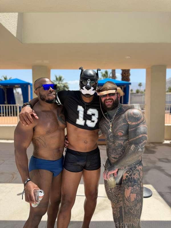 We’re hot 🥵 @doggoraeko @joey_timberwolf 