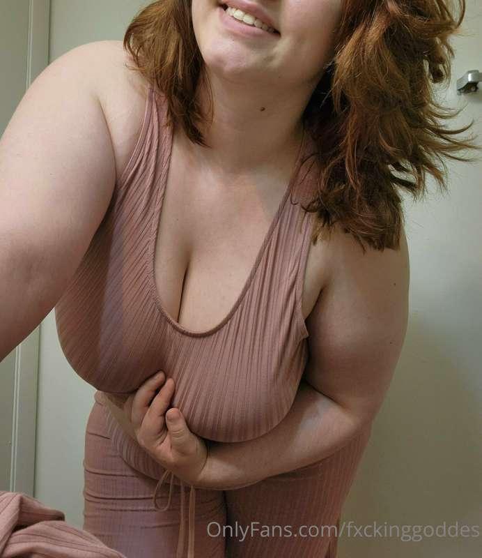 Happy Titty Tuesday!

Thank you D for this comfy lounge set ..