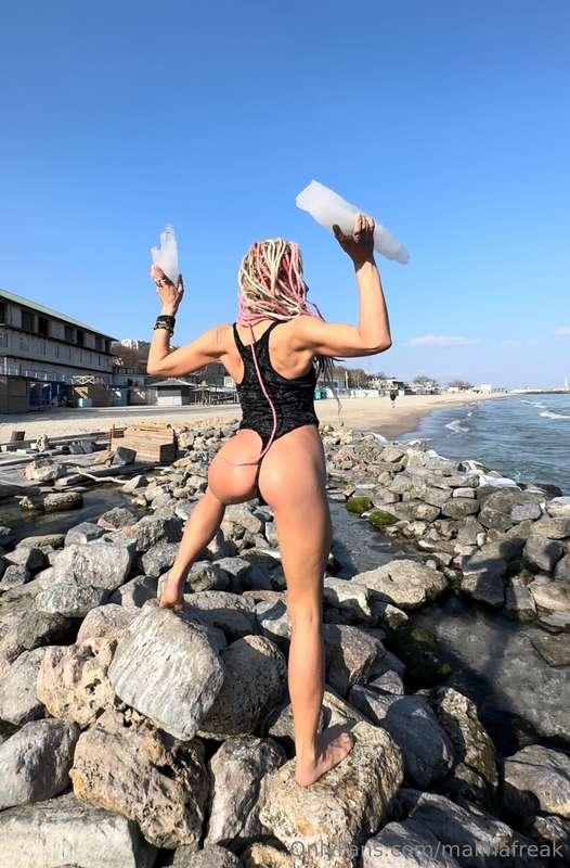 Black Sea 🌊🌬️ air feels like -5° C,water 4° C 💋