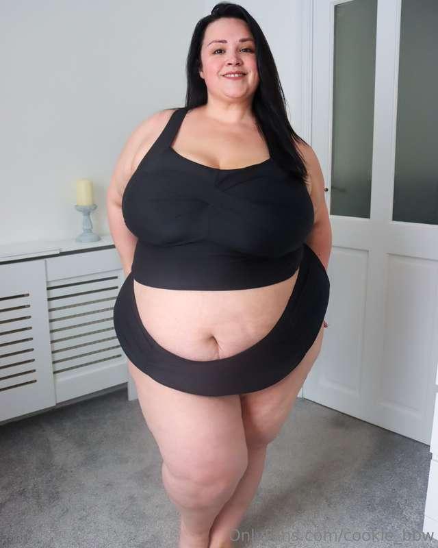 the way my belly pokes out in this suit is 🥰
