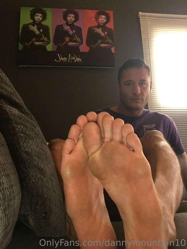Size 12’s anyone 🦶🏻🦶🏻🦶🏻🦶🏻