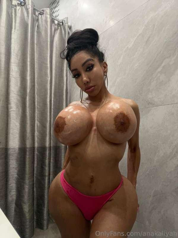 If I sent you a tit pic at work would you throb for me?