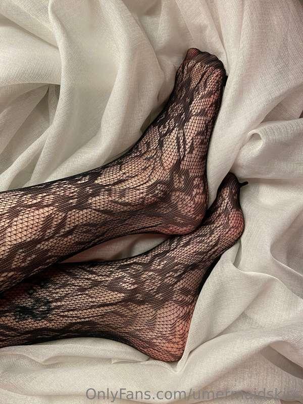 How many of you like foot fetish content? 🖤
I also remind yo..