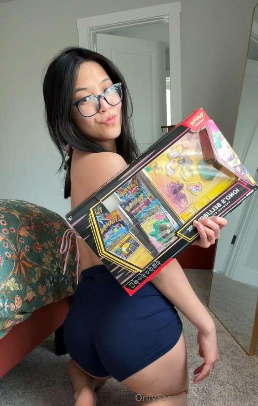 :) who wants to watch me open this up???
