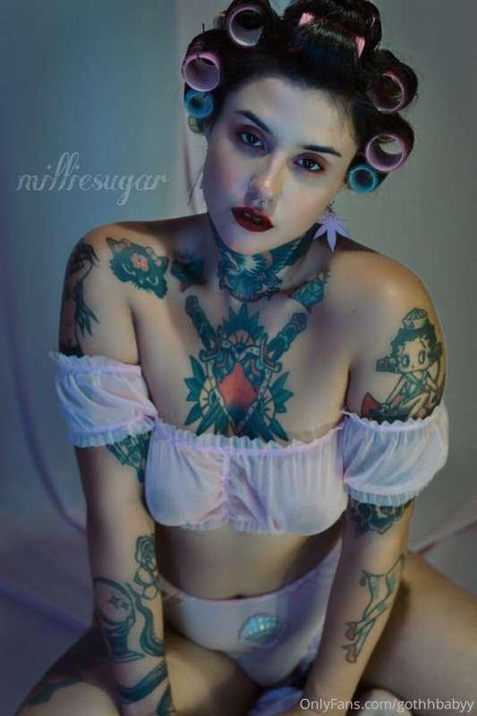 So this is my naughty friend Millie Sugar 💋

✨Horny Latina 4..