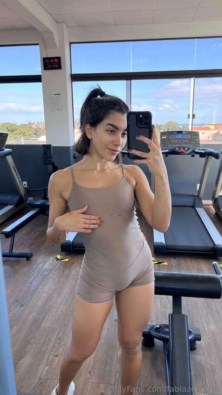 Post-Workout Glow Tease ☀️🏋️‍♀️Gym ➜ shower ➜ solarium.Skin ..