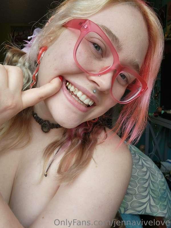 For my friends with a gold tooth fetish✨️