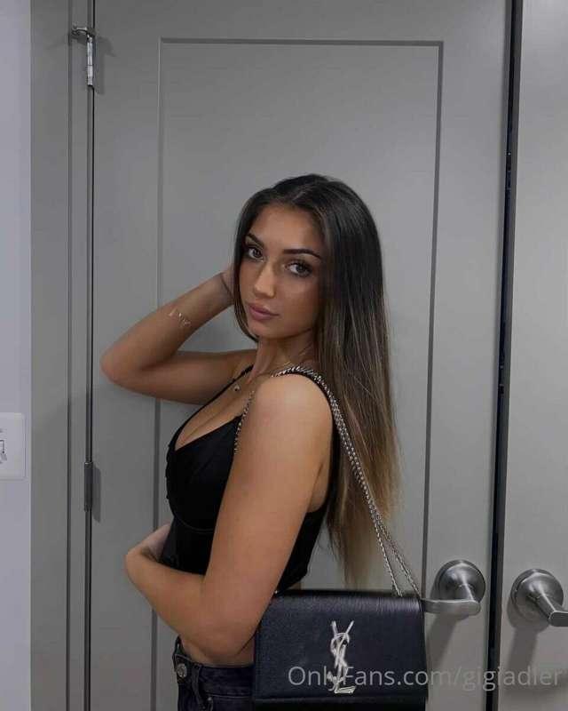 Dm me today. I'm one of the only girls on Onlyfans that is s..