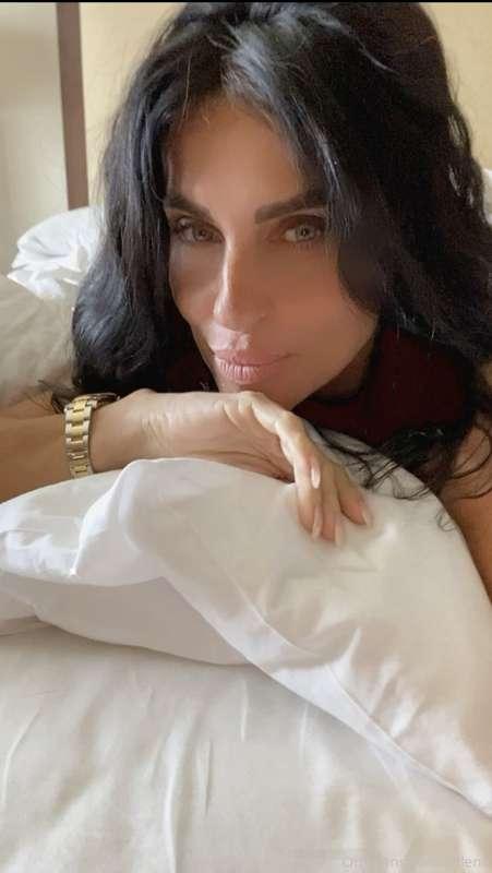 Did you miss me?
Here is a little sexy treat for you...😜🍑