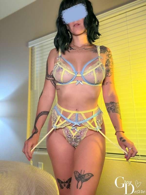 Do you like me in yellow? 💛
#free #lingerie #tattoo
