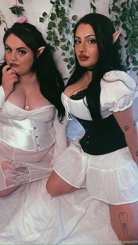 arent we HOT elves ♥️  @palomaplush