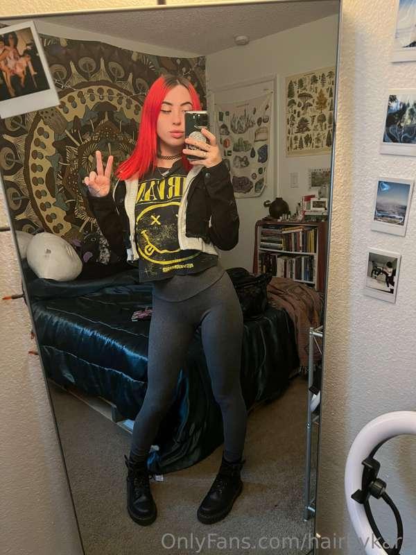 Your grunge girlfriend 🖤
