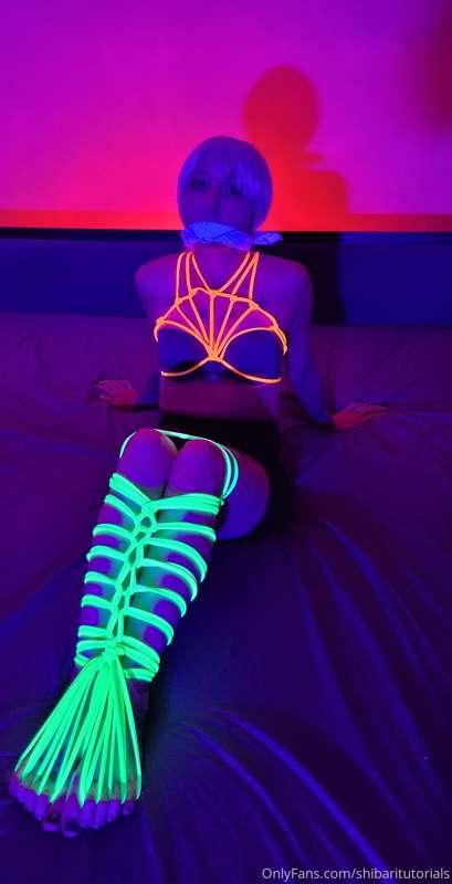 Kind of in the mood to do some black light shibari