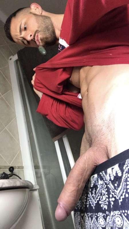 Morning pic 🤪🍆 I shaved , how do you like better ? 😈