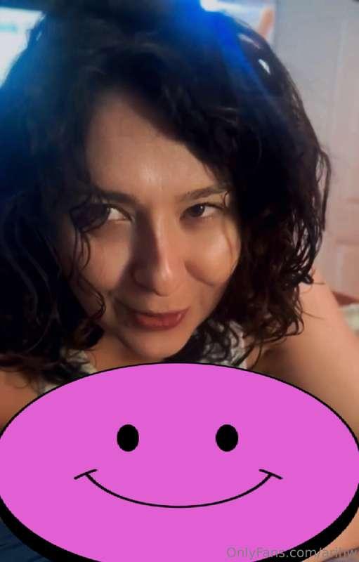 Loa primeros que adivinen que estoy haciendo aquí y donen le..