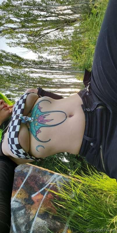 Love me some underboob :3 😈
