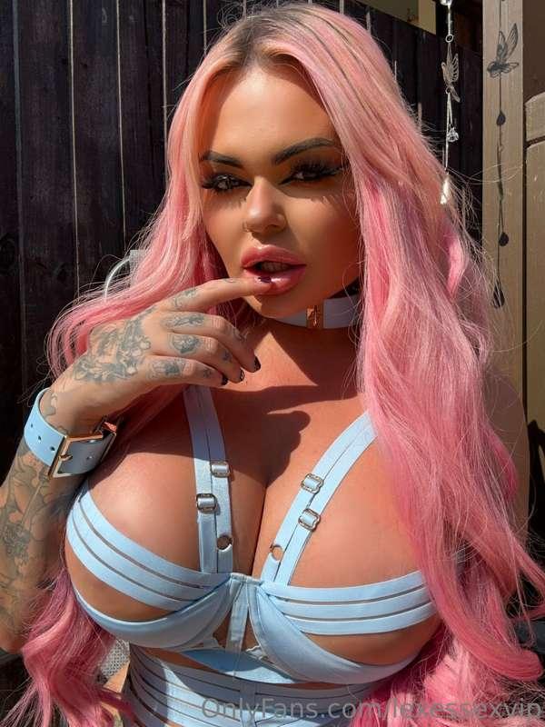 Candy floss temptress 💗