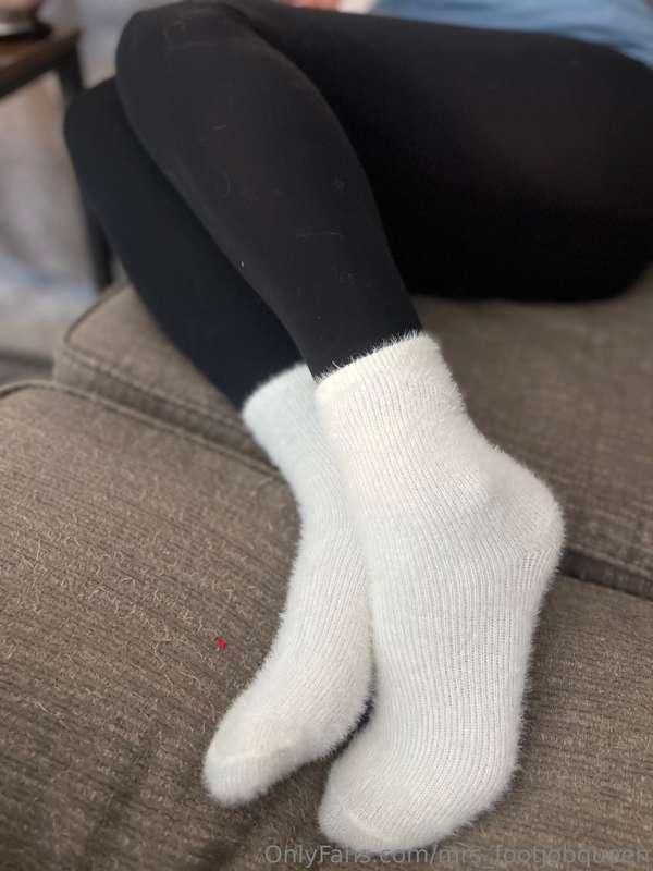 mrs_footjobqueen image #2