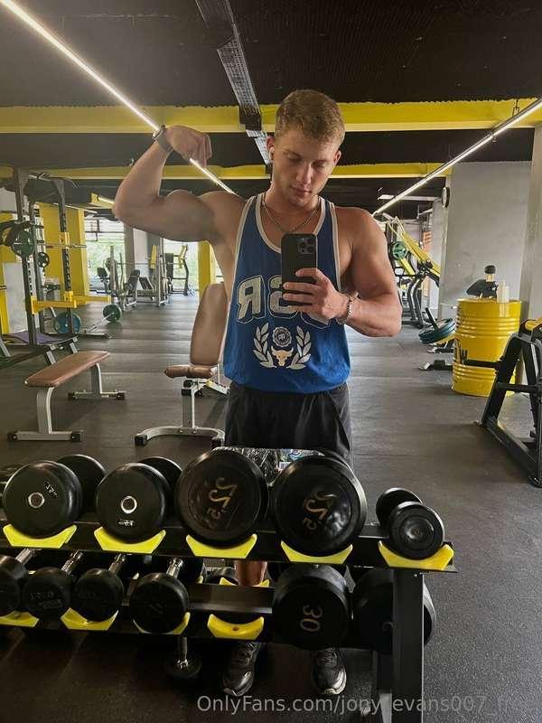 Just doing my best at gym 😎