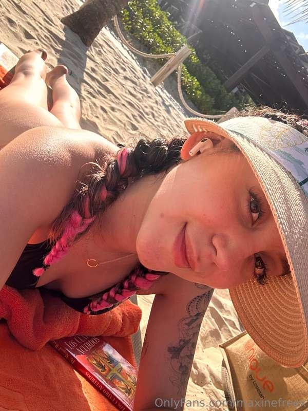 Maybe we all love sand. 😘 join me here: https://onlyfans.com..