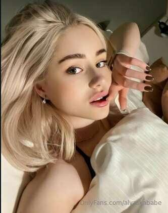 Cutie @kristinkiss is barely 18 yo😇 

She loves getting her ..