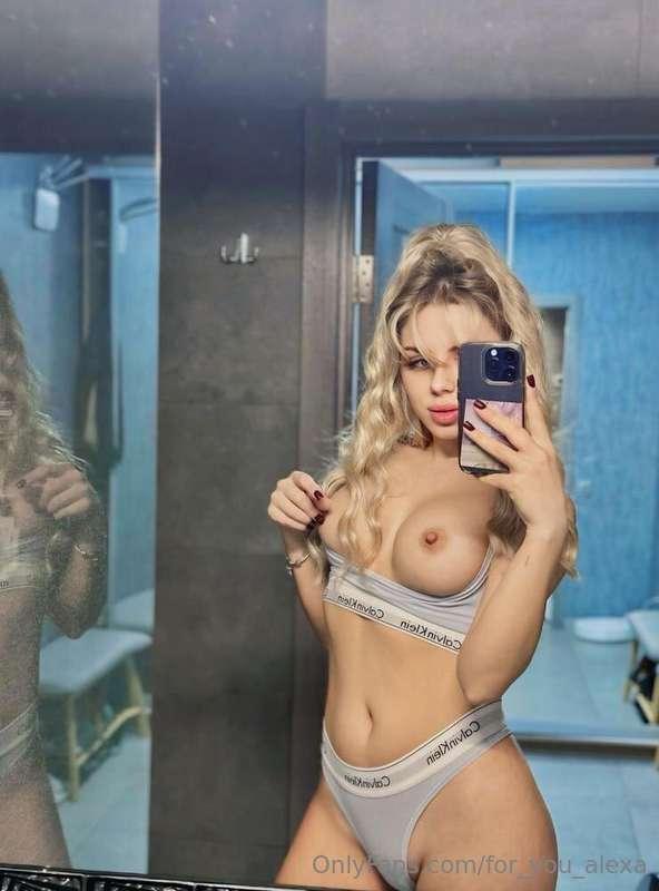 💋FREE SUBSCRIPTION💋 @emily_cl This hot blonde with a juicy a..
