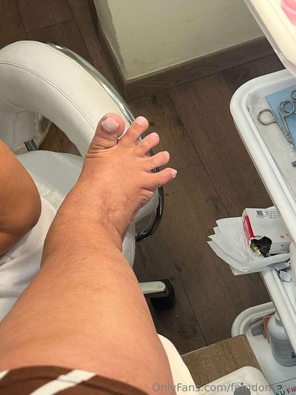 pampering myself with a new pedicure 😍 If you would like to ..