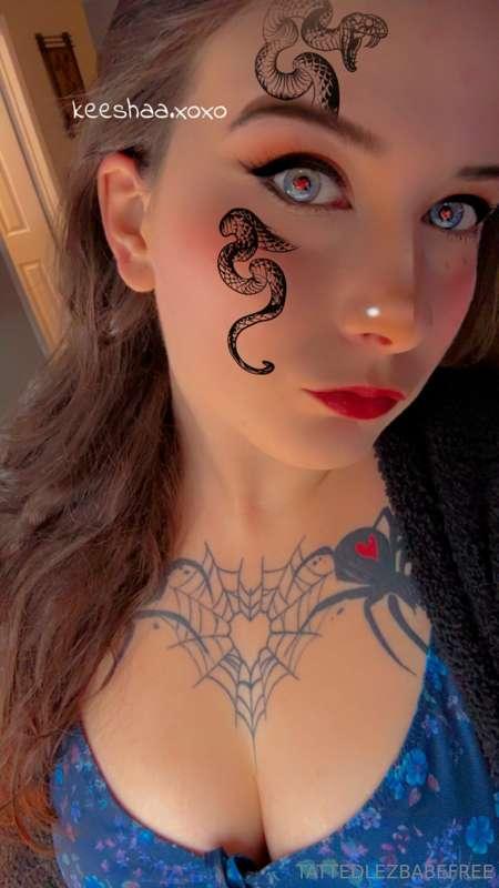 sub to @tattedlezbabe 🖤 🐍 