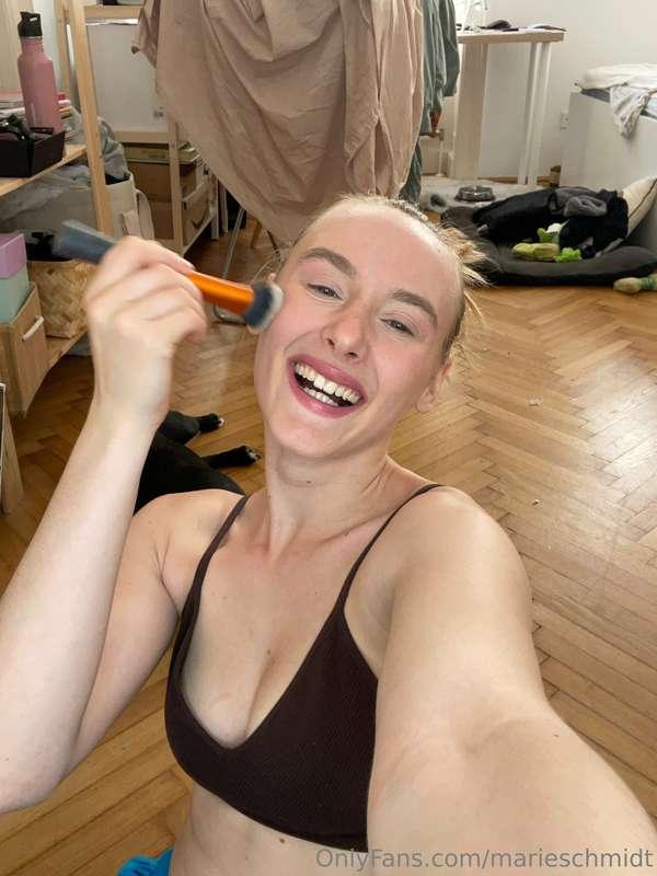 marieloves2cuddle image #2