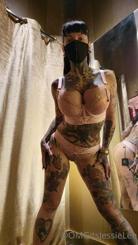 Do you remember this 'look' during Covid? Sexy or no? 