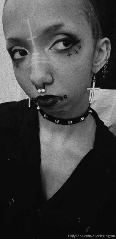 I'll put a spell on you. You don't have to ask!! 🖤