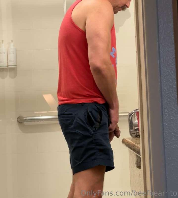 Caught @meatytommyscott in the bathroom.