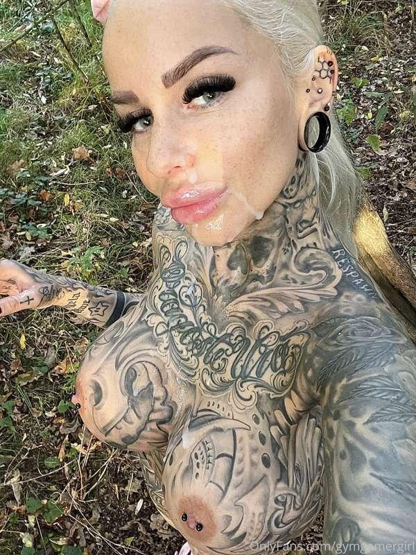Check your messages daddy 💦😈