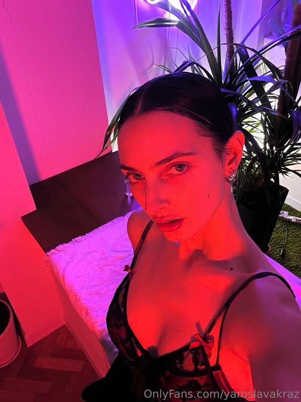 Mood today: red light 🍓Lately, I’ve absolutely fallen in lov..
