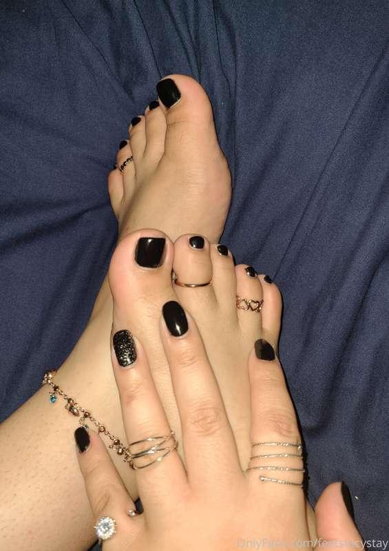 New Mani pedi💅💅
For those who know about my mother being hos..