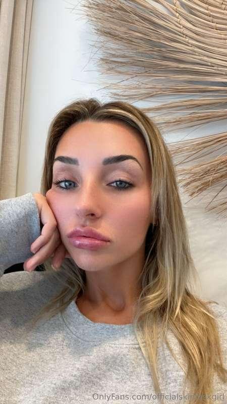 in a mood... msg me 🥺