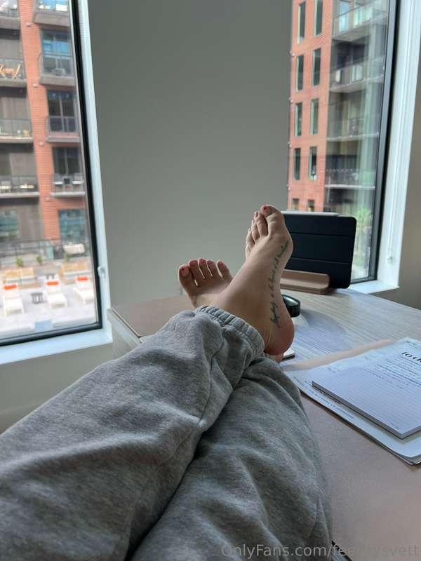 My tootsies miss you 💋