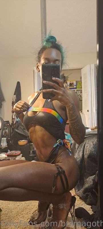 They said I need a fatter ass to be a stripper. Help 😬😬