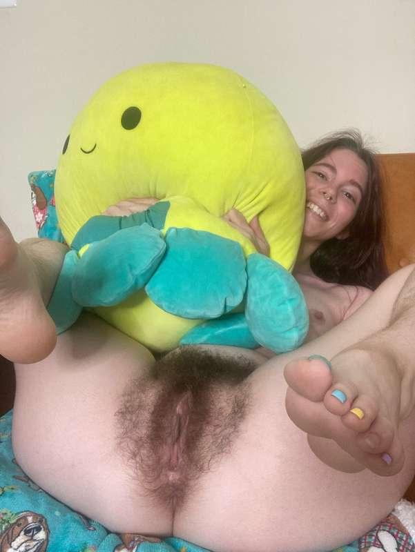Come over, i wanna cozy up and cuddlefuck 🥰 @mechanicalhymen..