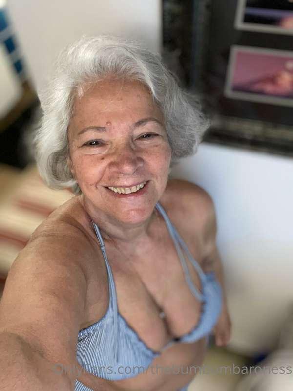 thebumbumbaroness image #0