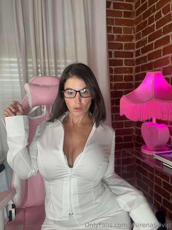 My juicy titties need to be punished 🍒