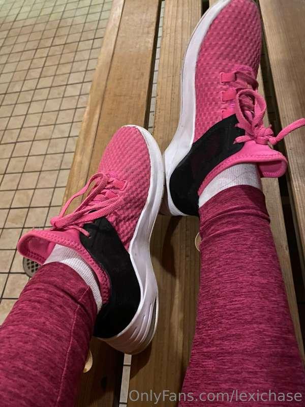 Nike sneakers and Nike socks in the dry sauna! My feet were ..